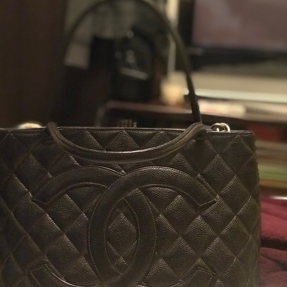 Chanel medallion - Picture 7 of 8